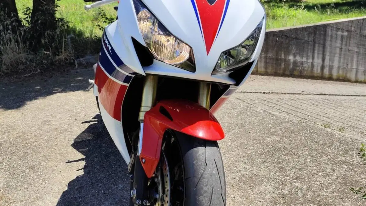 Honda CBR 1000 RR Fireblade (2012 - 16)  (4)