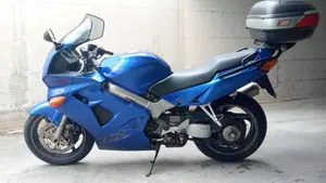 Honda VFR 800 (1998 - 01)  (2)