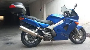 Honda VFR 800 (1998 - 01)  (3)