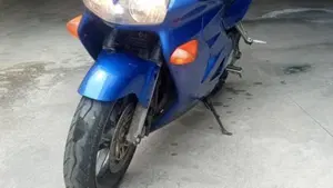 Honda VFR 800 (1998 - 01)  (5)