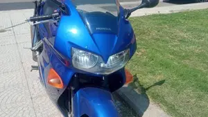 Honda VFR 800 (1998 - 01)  (10)