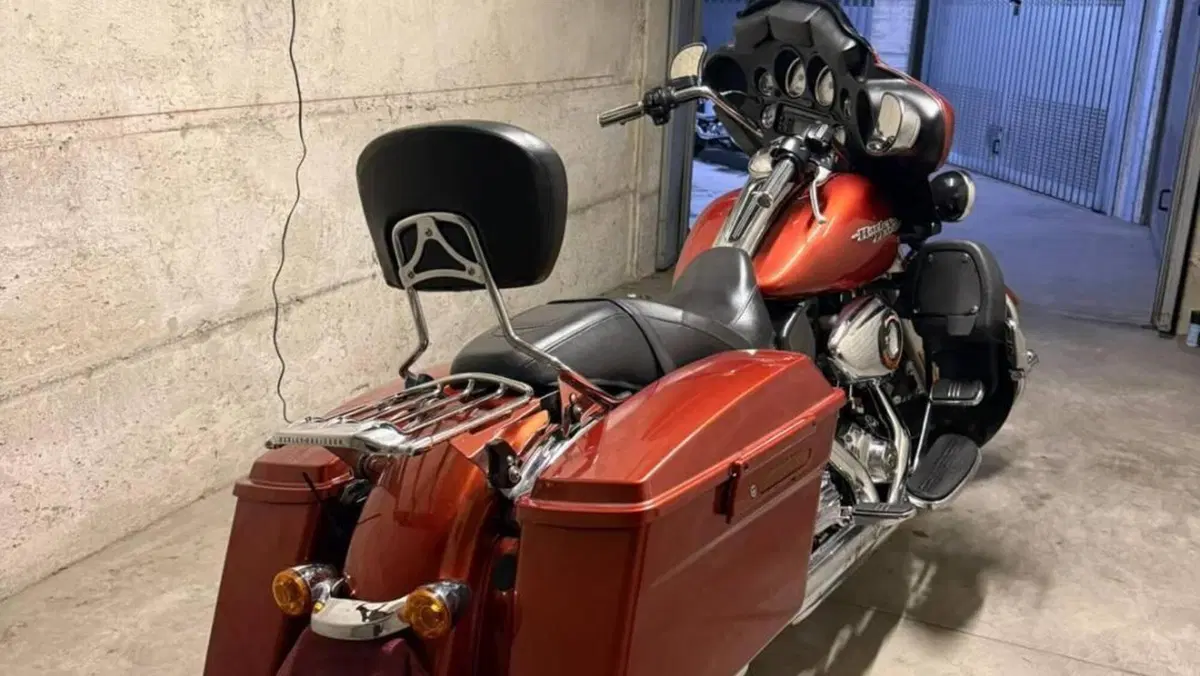 Harley-Davidson 1690 Street Glide (2011 - 13) - FLHX 