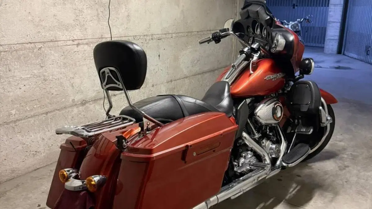 Harley-Davidson 1690 Street Glide (2011 - 13) - FLHX  (3)