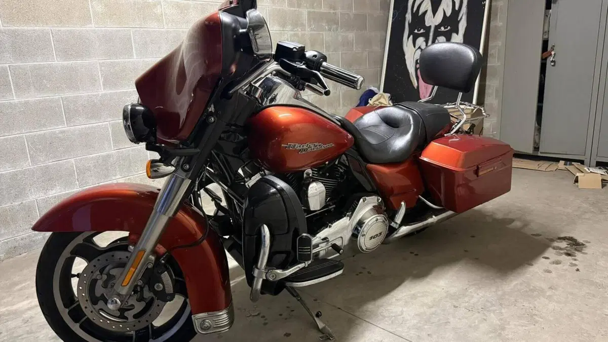 Harley-Davidson 1690 Street Glide (2011 - 13) - FLHX  (9)