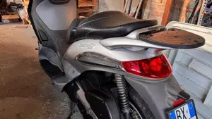 Piaggio Beverly 500  (7)