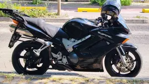 Honda VFR 800 (2002 - 05) 