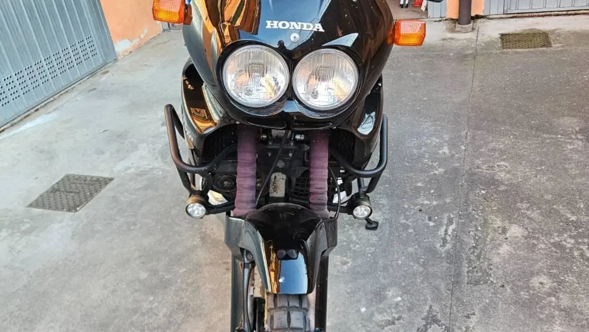 Honda Africa Twin XRV 750 (1996 - 02)  (2)