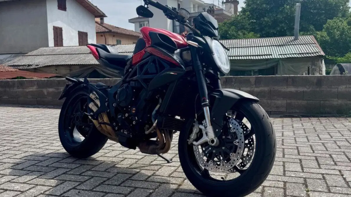 MV Agusta Brutale 800 Rosso (2021 - 23)  (2)