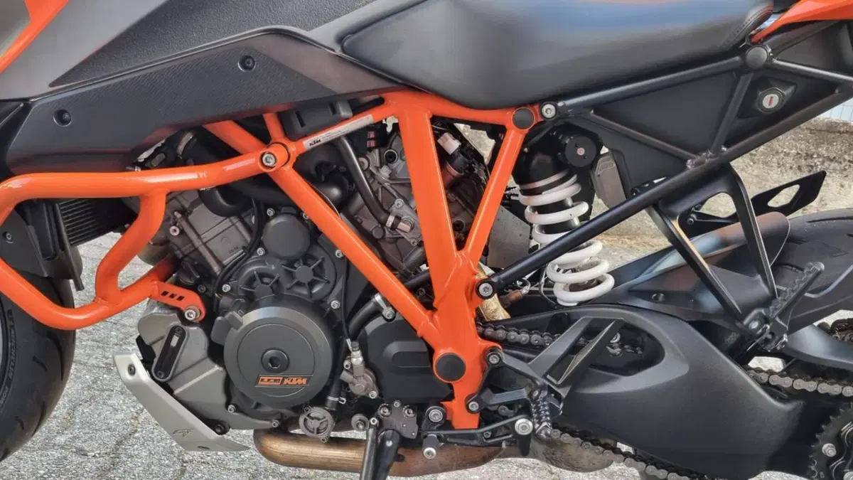 KTM 1290 Super Duke GT ABS (2016 - 18)  (3)