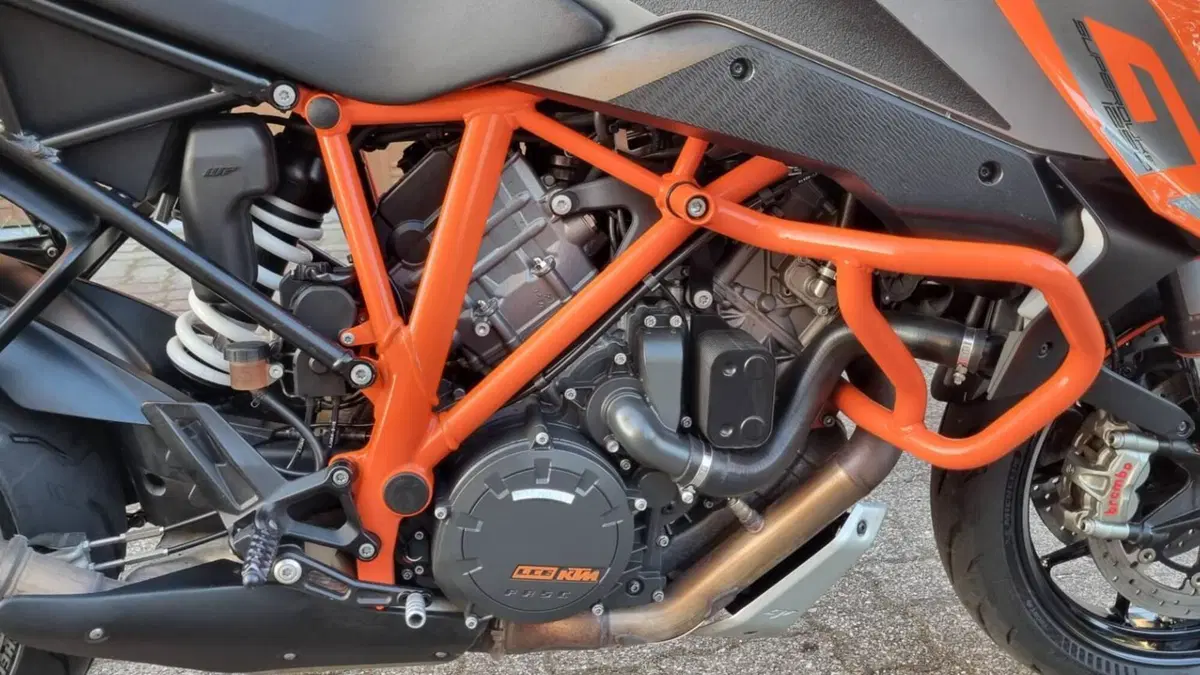 KTM 1290 Super Duke GT ABS (2016 - 18)  (4)