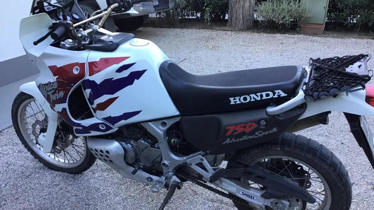 Honda Africa Twin XRV 750 (1996 - 02)  (2)