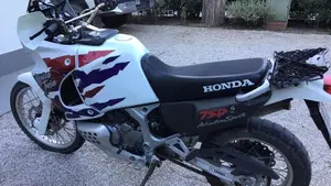 Honda Africa Twin XRV 750 (1996 - 02)  (2)