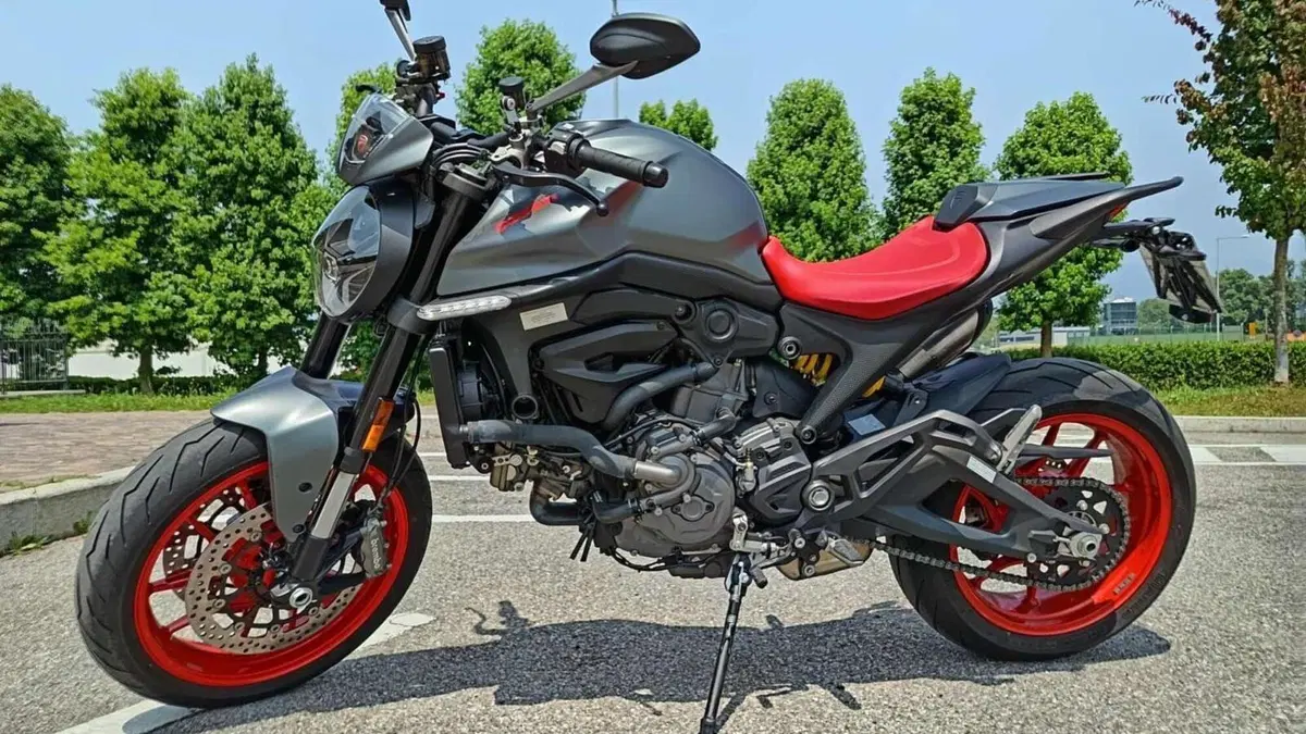 Ducati Monster 937 + (2021 - 25)  (2)