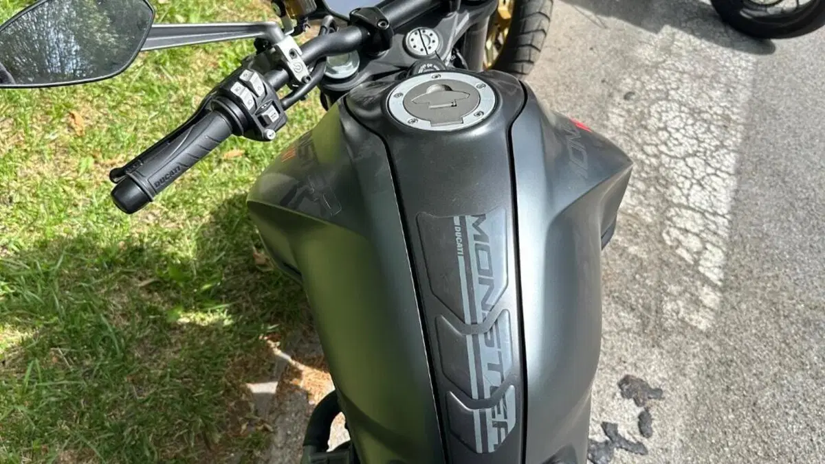 Ducati Monster 937 + (2021 - 25)  (8)