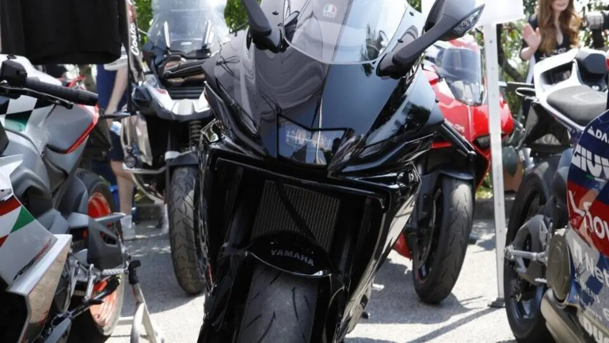Yamaha YZF R7 (2026)  (2)