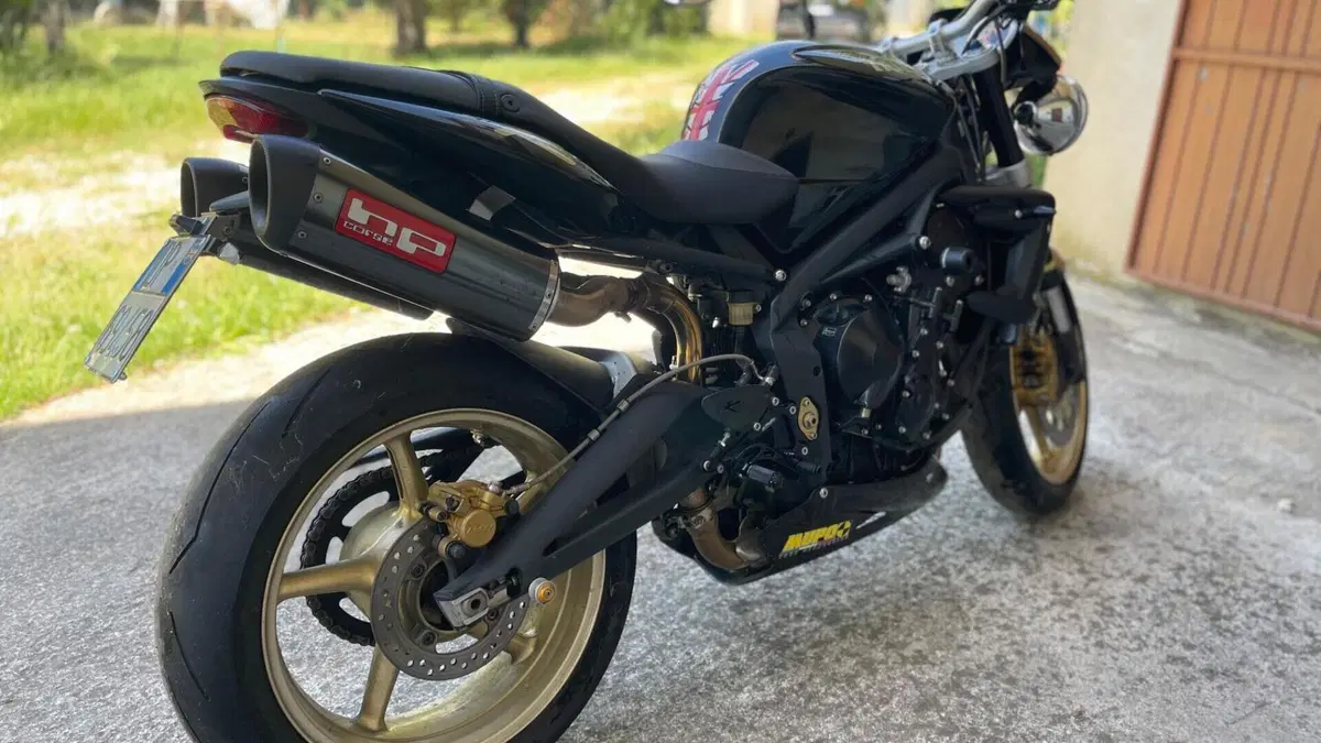Triumph Street Triple R (2009 - 12)  (2)