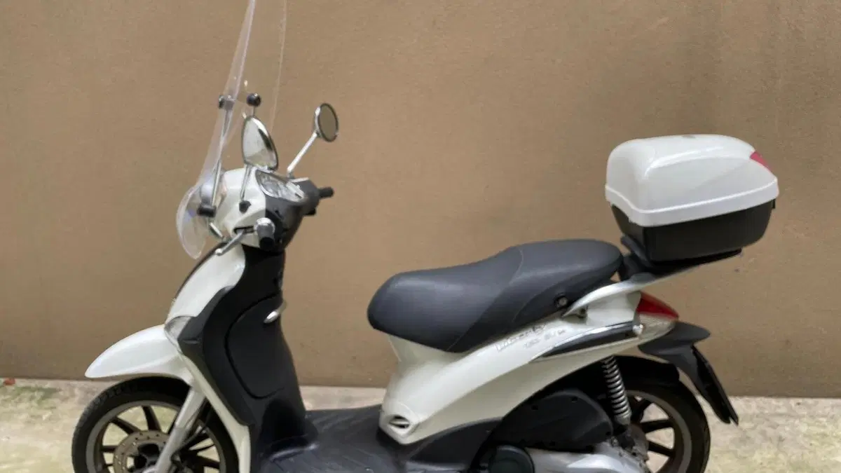 Piaggio Liberty 150 3V Full Optional (2013 - 15)  (4)