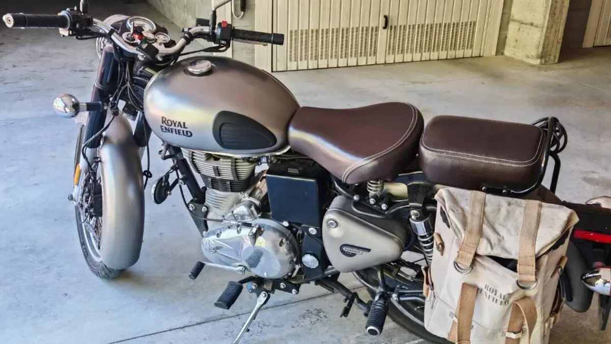 Royal Enfield Classic 500 EFI Gunmetal Grey (2018 - 20)  (2)