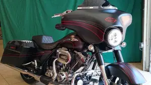 Harley-Davidson 1800 Street Glide (2010 - 11) - FLHXSE  (3)