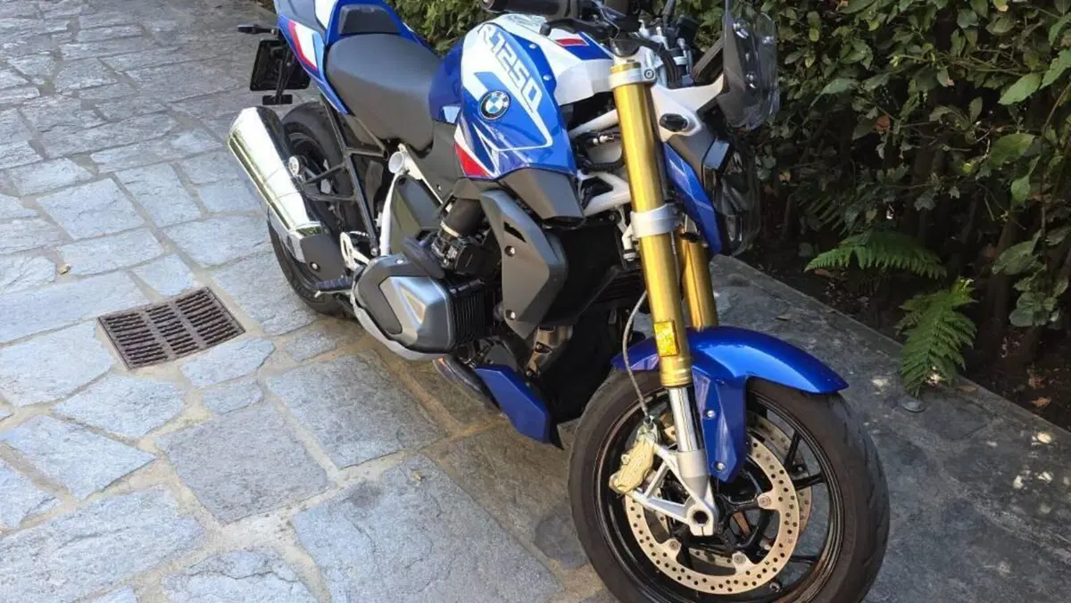 Bmw R 1250 R (2021 - 25)  (2)