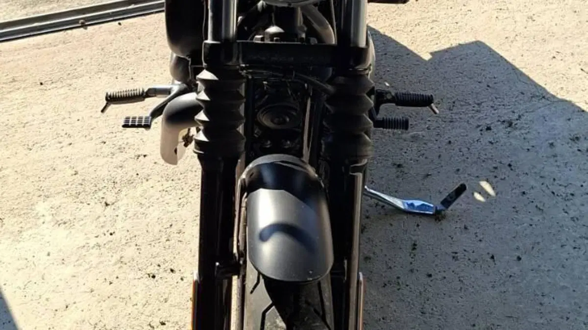 Harley-Davidson 883 Iron (2014 - 16) - XL 883N  (4)