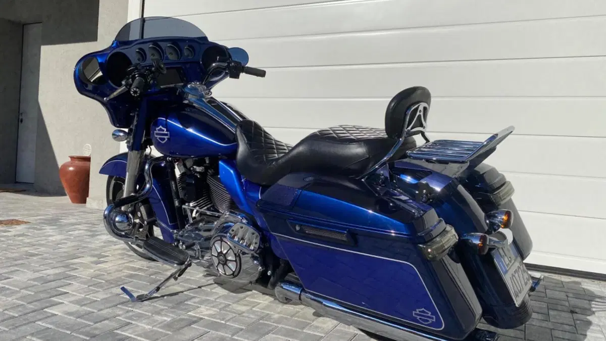 Harley-Davidson 1690 Street Glide Special (2014 - 16) - FLHX  (3)