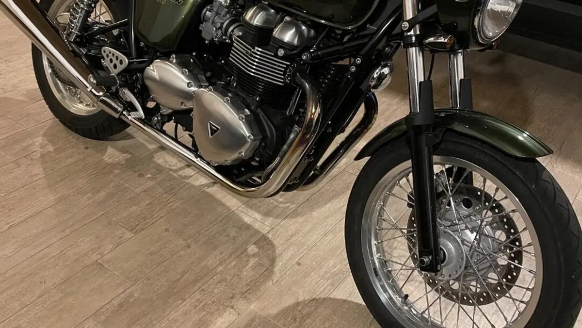 Triumph Thruxton 900 (2004 - 15)  (3)