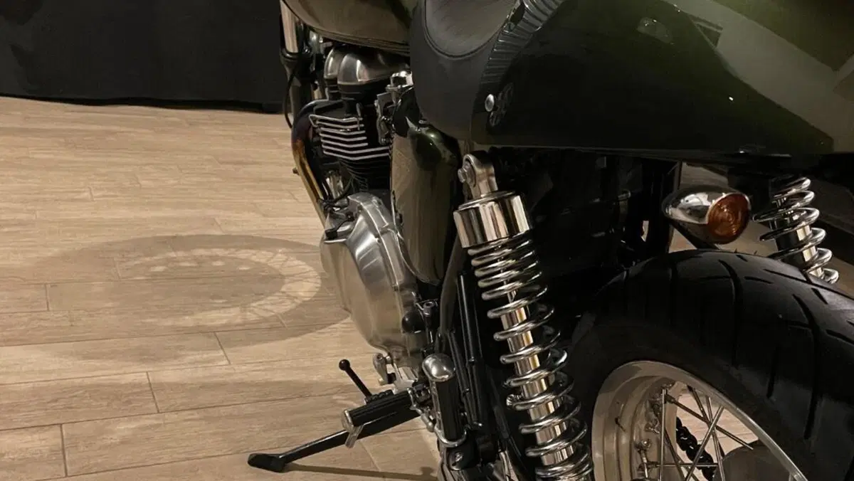 Triumph Thruxton 900 (2004 - 15)  (5)