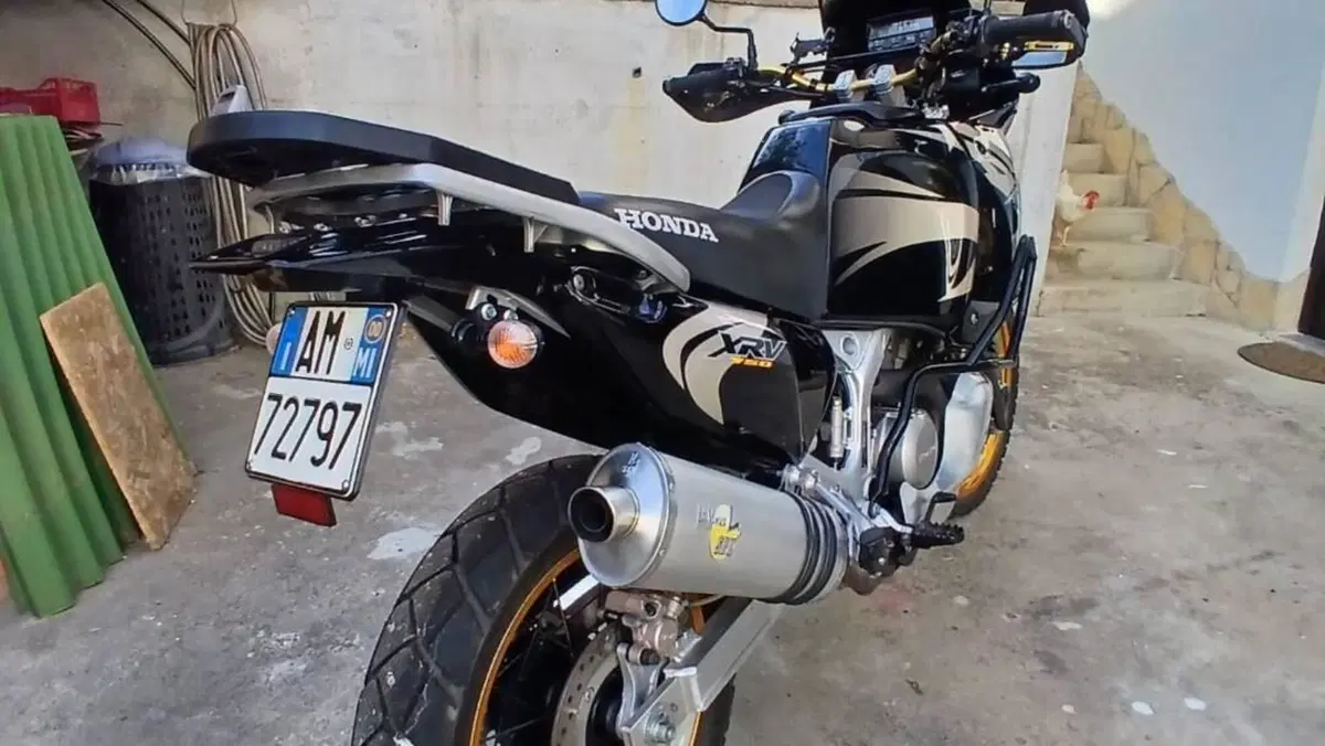 Honda Africa Twin XRV 750 (1996 - 02)  (4)