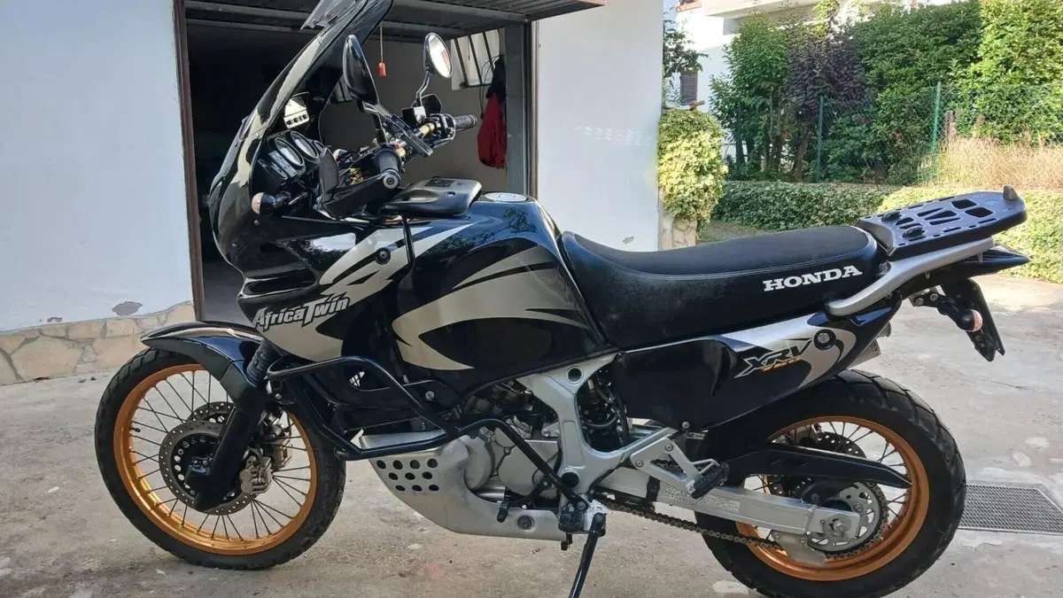 Honda Africa Twin XRV 750 (1996 - 02)  (2)