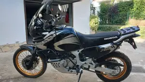 Honda Africa Twin XRV 750 (1996 - 02)  (2)