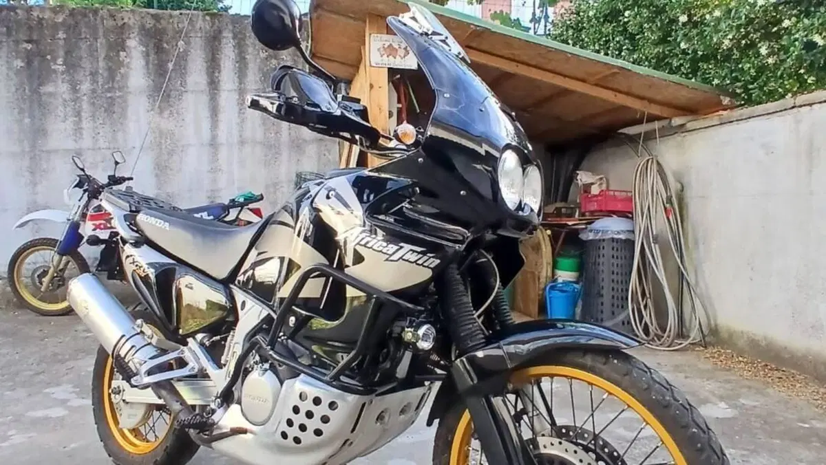 Honda Africa Twin XRV 750 (1996 - 02)  (9)