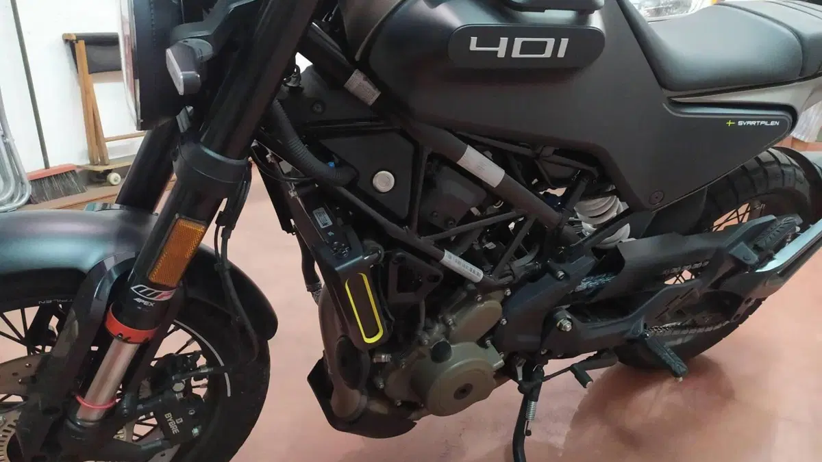 Husqvarna Svartpilen 401 (2021 - 23)  (5)