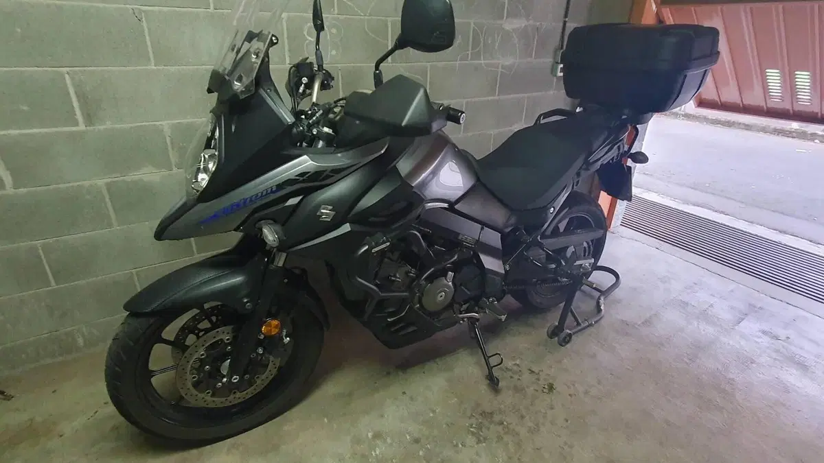 Suzuki V-Strom 650 (2021 - 25)  (2)