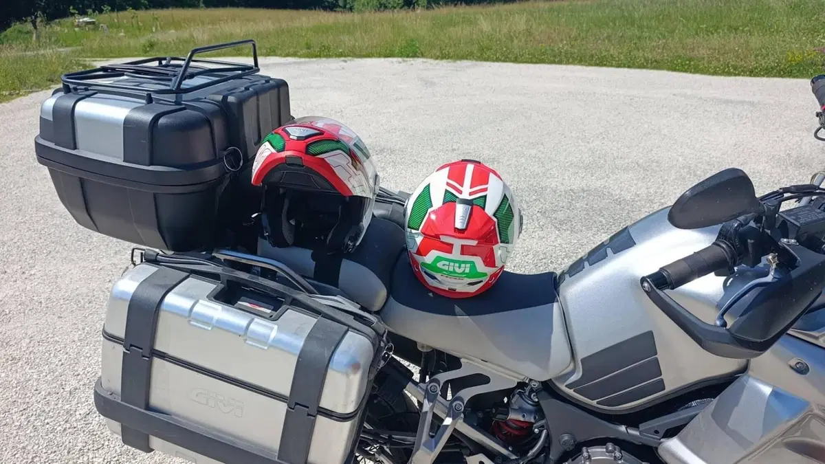 Yamaha XT1200Z Super Ténéré First Edition (2010 - 11)  (6)