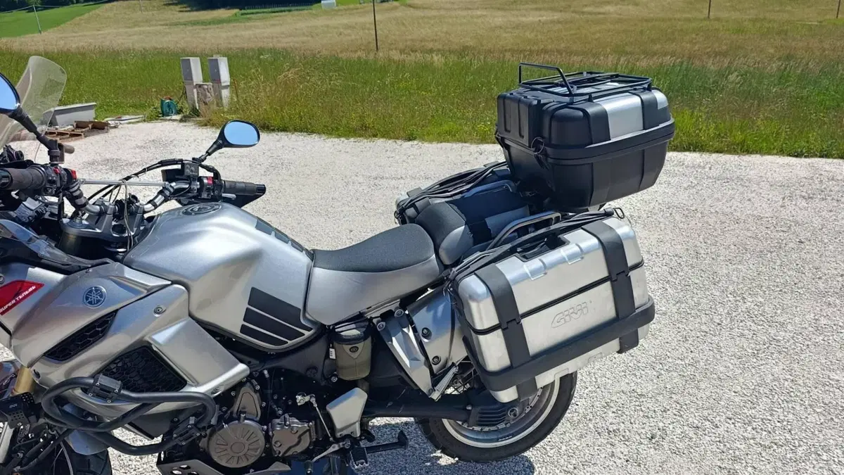 Yamaha XT1200Z Super Ténéré First Edition (2010 - 11)  (9)