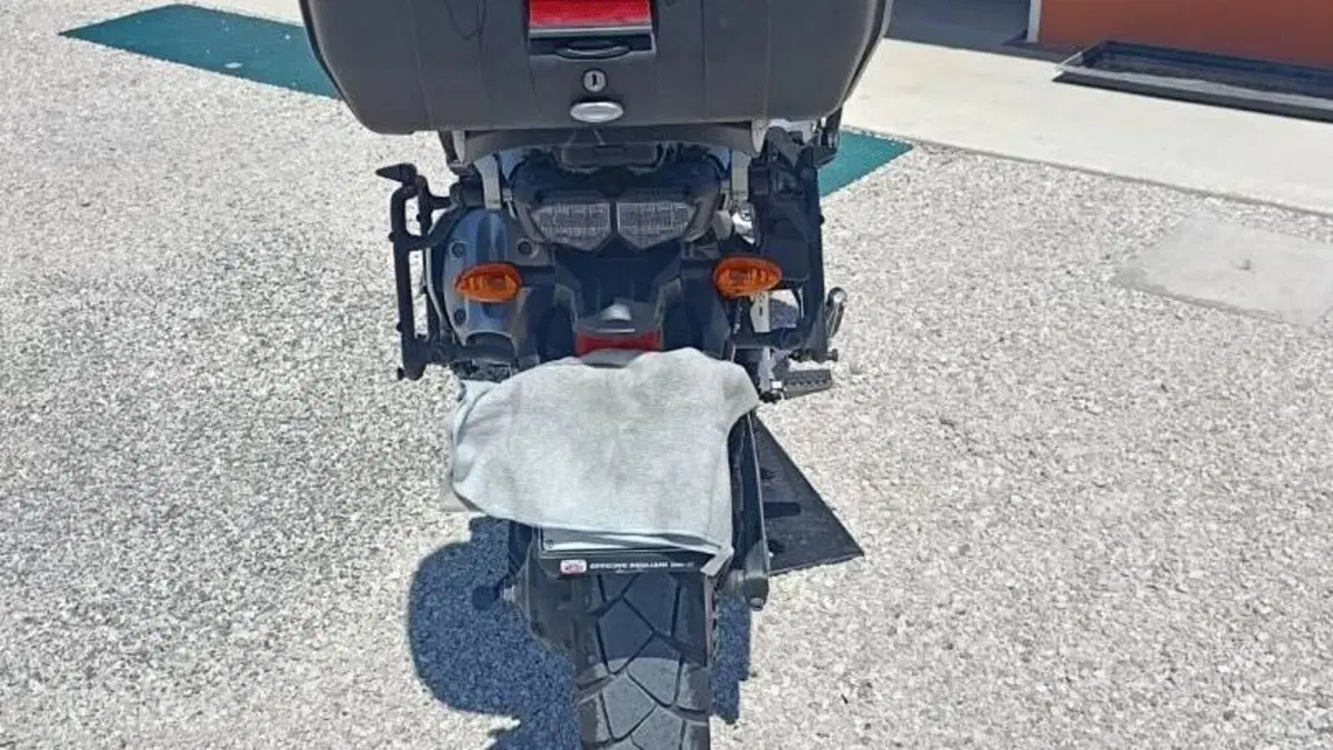 Yamaha XT1200Z Super Ténéré First Edition (2010 - 11)  (10)