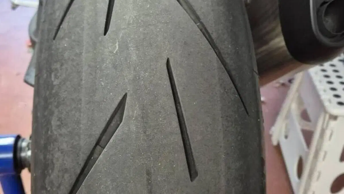 Triumph Speed Triple 1200 RS (2021 - 24)  (4)