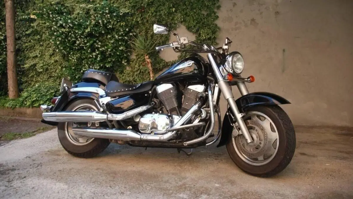 Suzuki VL 1500 Intruder  (5)