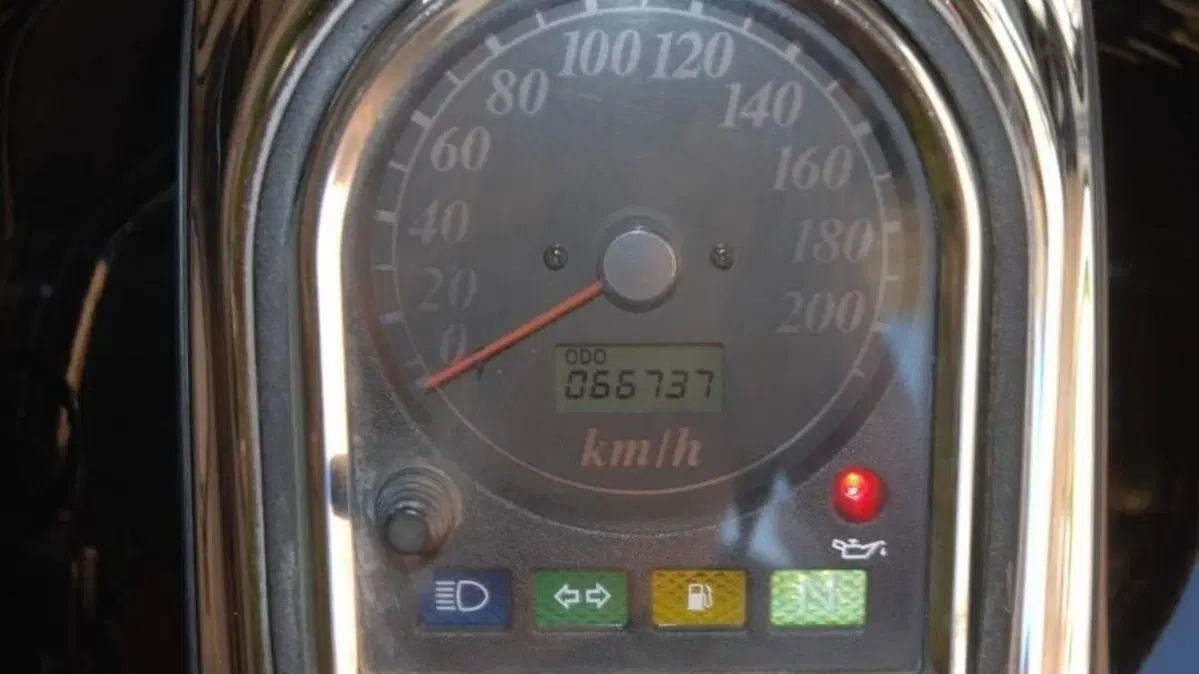 Suzuki VL 1500 Intruder  (6)