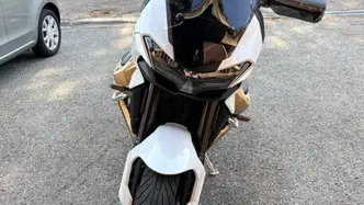 Moto Guzzi V100 Mandello (2022 - 24)