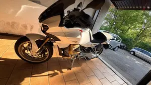 Moto Guzzi V100 Mandello (2022 - 24)  (4)