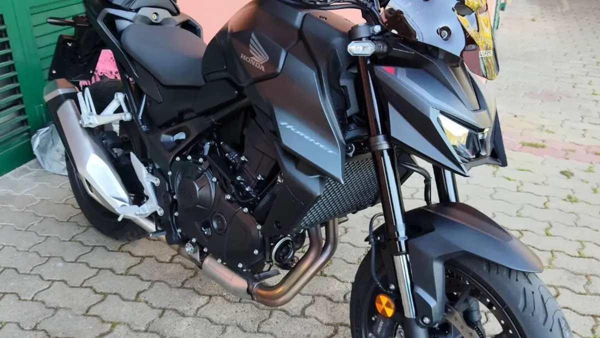 Honda CB 750 Hornet (2025)  (2)