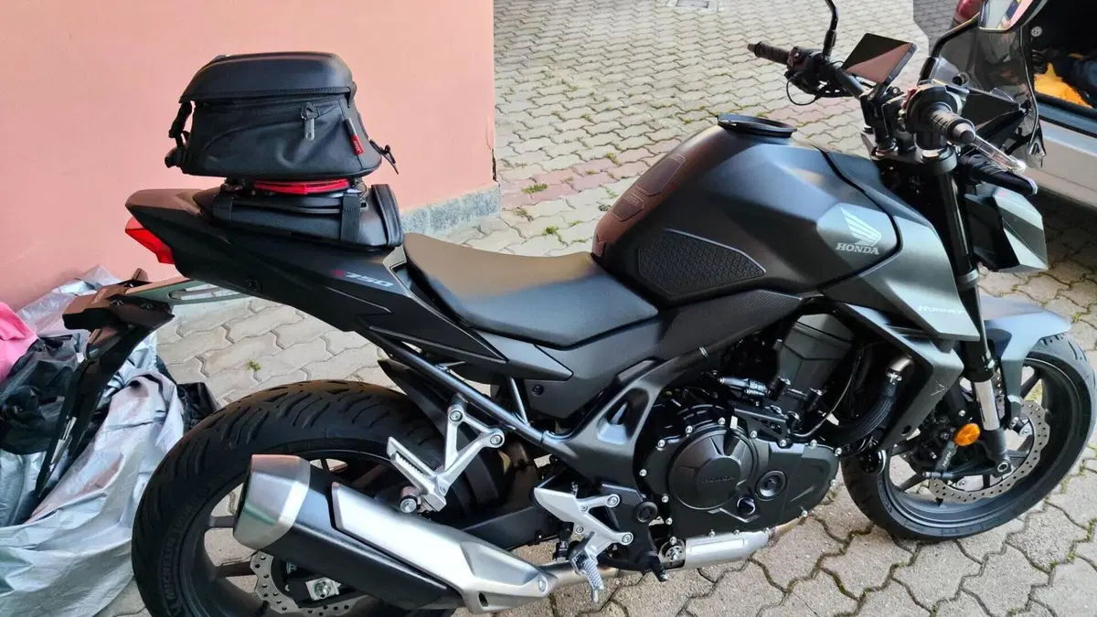 Honda CB 750 Hornet (2025)  (3)