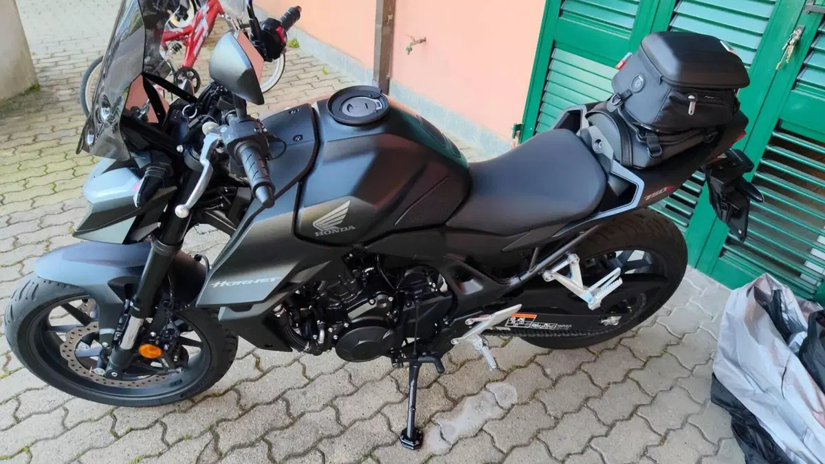 Honda CB 750 Hornet (2025)  (4)