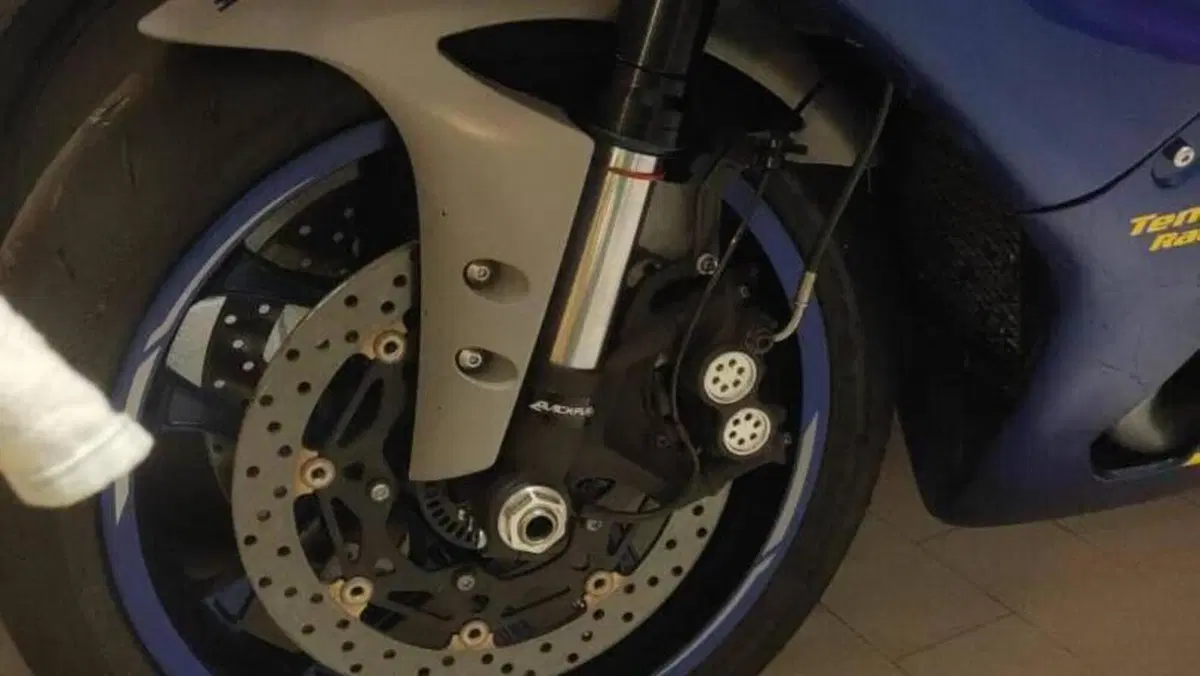 Yamaha YZF R1 (2020 - 25)  (6)