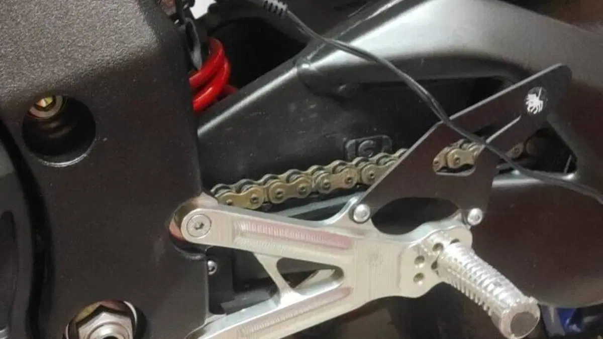 Yamaha YZF R1 (2020 - 25)  (7)