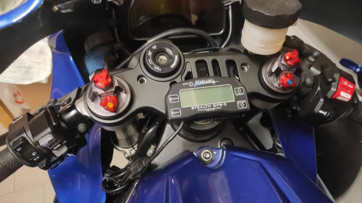 Yamaha YZF R1 (2020 - 25)  (8)