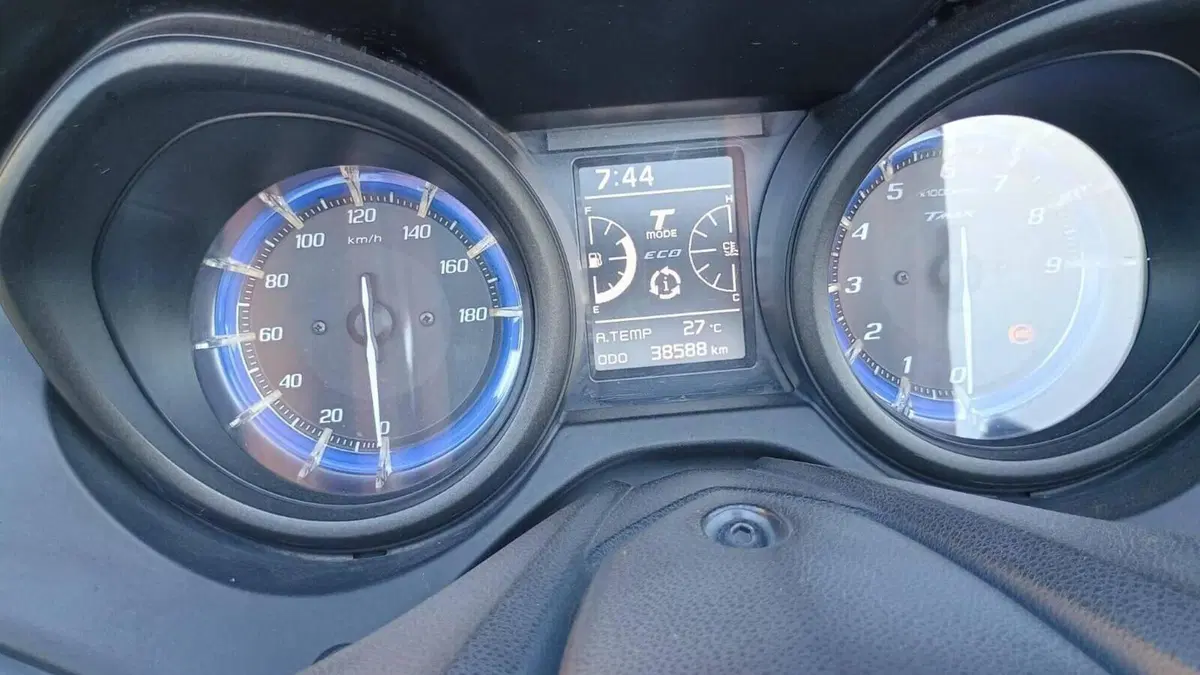 Yamaha T-Max 560 (2020 - 21)  (6)