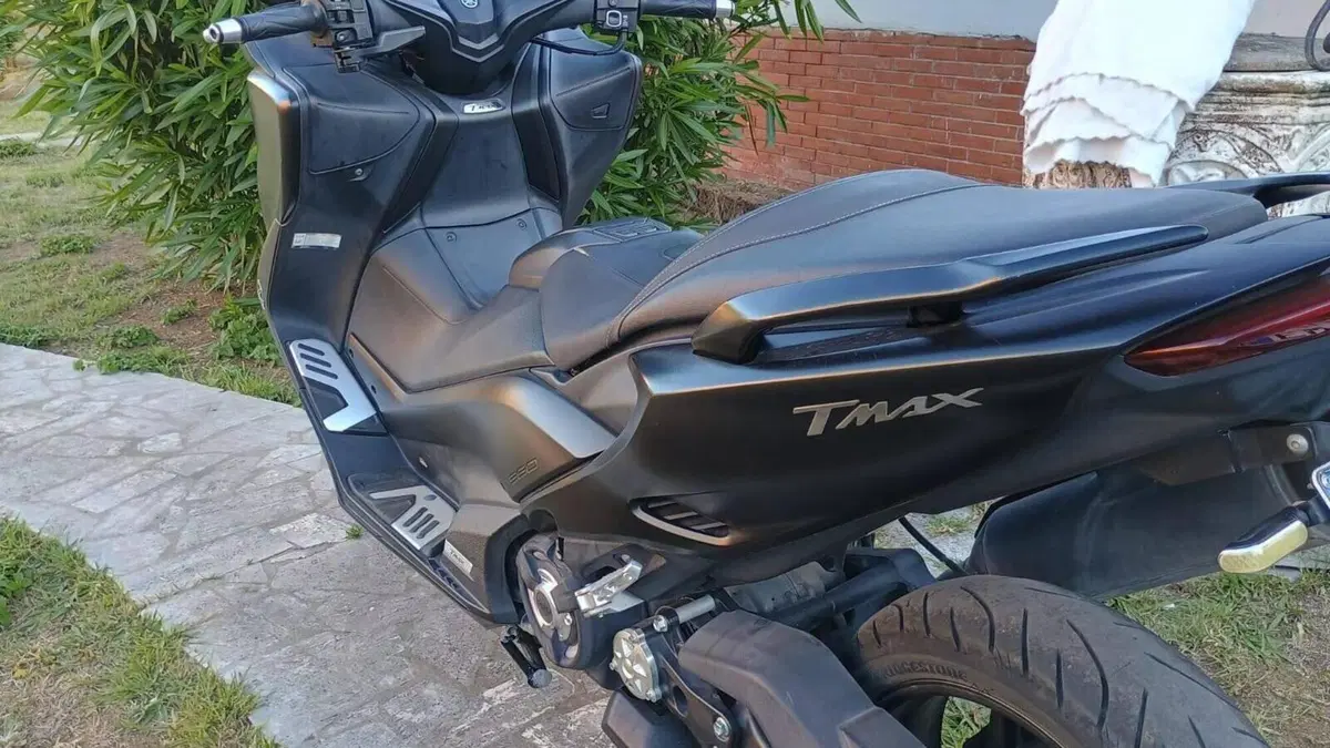 Yamaha T-Max 560 (2020 - 21)  (3)